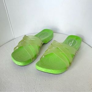 .·´¯`(>▂<)´¯`·.
Vintage Y2K Light Neon Green Clog Sandals Slides